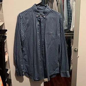 Vineyard vines classic fit Tucker shirt medium